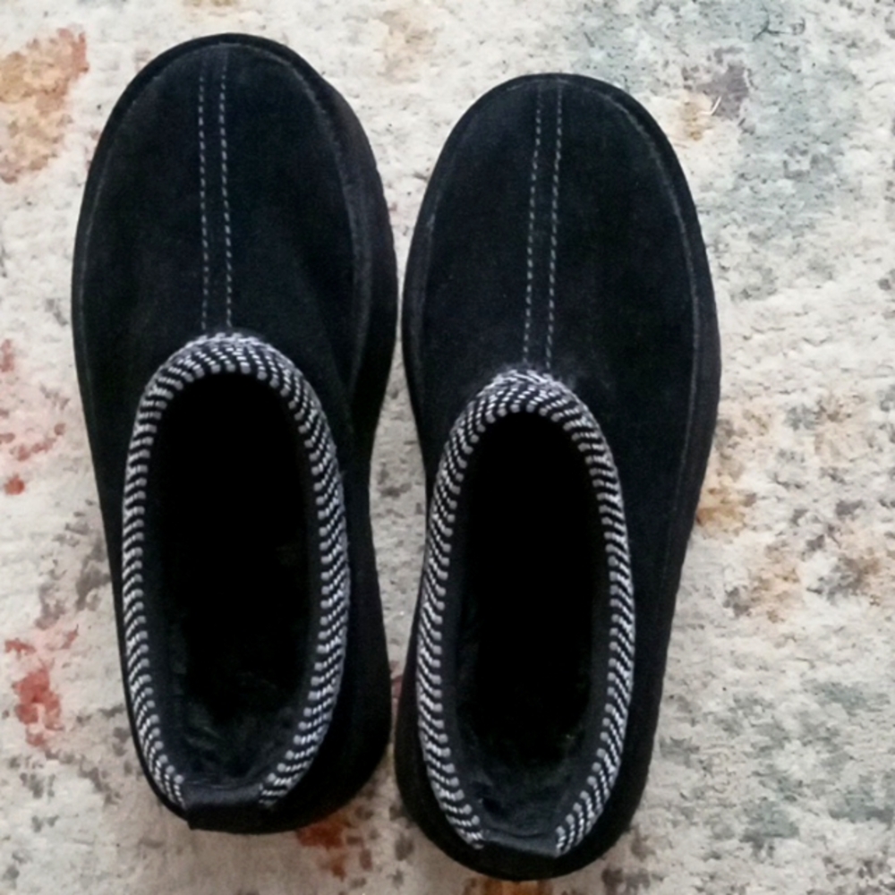 KoolaBurra UGG woman's slipper size 8